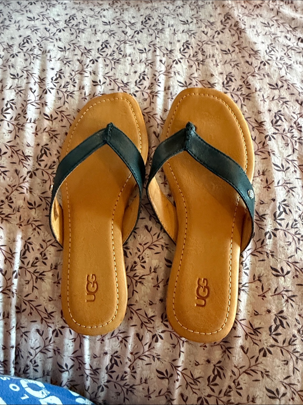 UGG Women's Tan Footbed Black Leather Thong Sandals